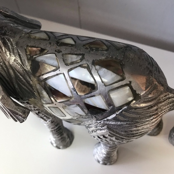 Aluminum Elephant Figurine W / Sea Shell- - Picture 2 of 8